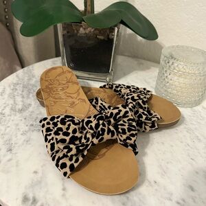 Blowfish leopard bow slides